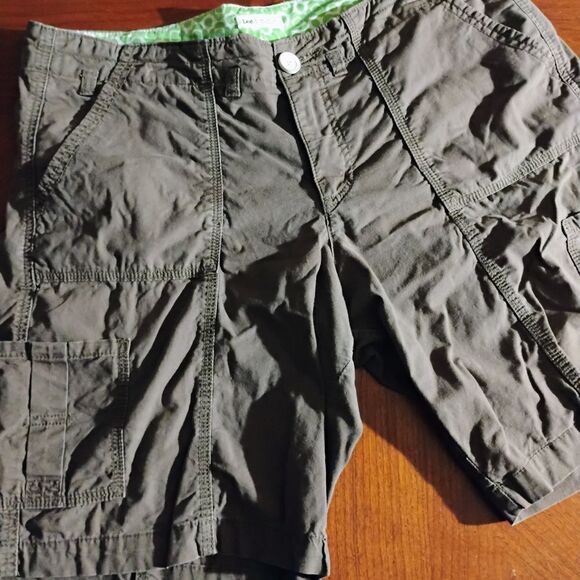Lee brand Brown Cargo Shorts - Size: 14 Med (1139) - Picture 2 of 6